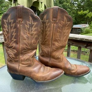 Ariat cowboy boots, size 9.5. Good condition!